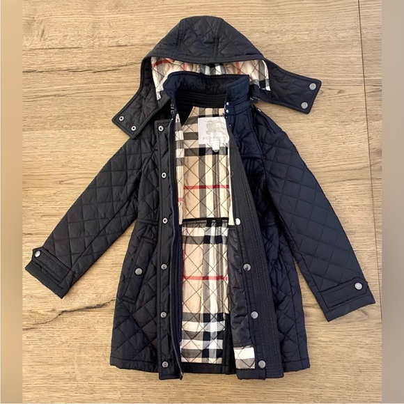 BURBERRY Quilted detachable Hooded Black Jacket!! Girls Size 6Y!! - Picture 8 of 10
